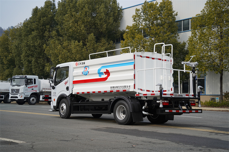 東風(fēng)股份K6藍(lán)牌灑水車(chē) 7方（燃油車(chē)）