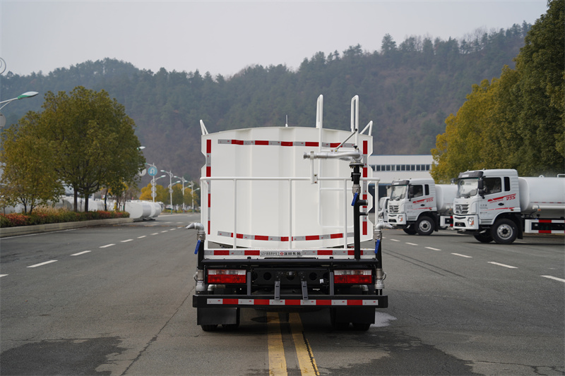 東風(fēng)股份K6藍(lán)牌灑水車(chē) 7方（燃油車(chē)）