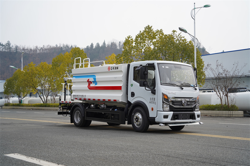 東風(fēng)股份K6藍(lán)牌灑水車(chē) 7方（燃油車(chē)）